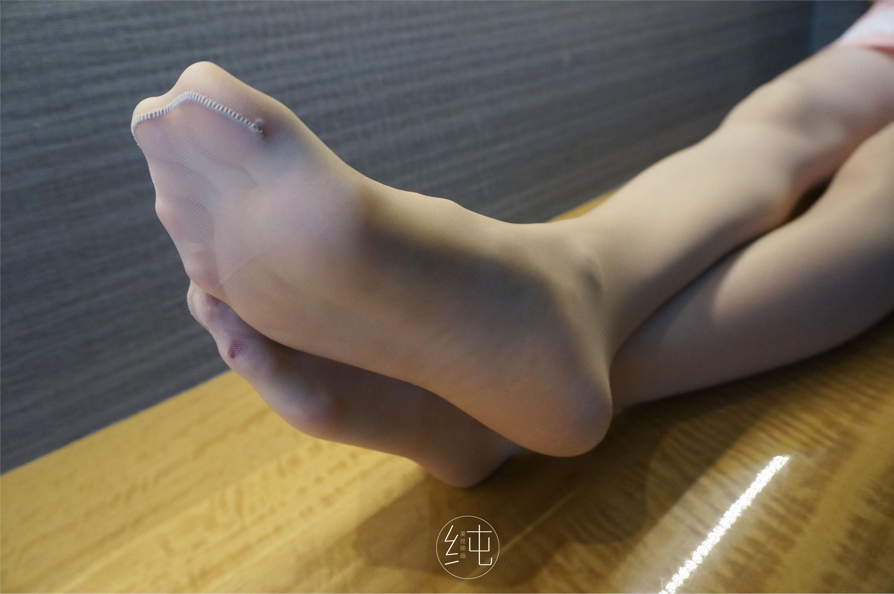 美丝映画 Vol.002 小姐姐酒店浴袍肉丝1